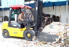 3噸叉車紙業(yè)公司作業(yè)